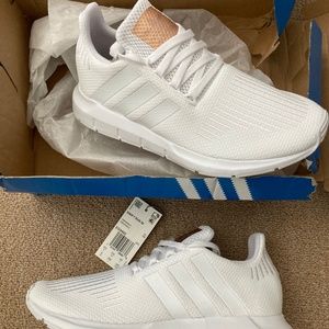 New Women’s Adidas Swift Run Sneakers, Size 8